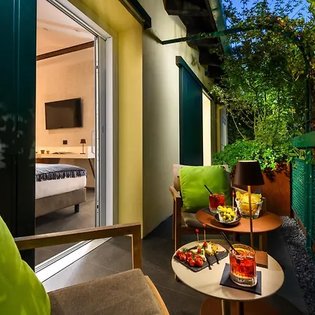 Metropolitan Hotel 4*