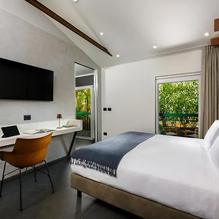 Hotel Metropolitan 4*